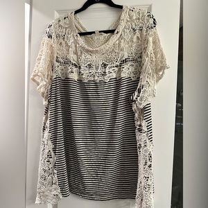 Adiva 2X lace crochet top